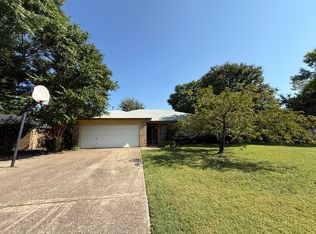 1809 Prince Dr, Benbrook, TX 76126