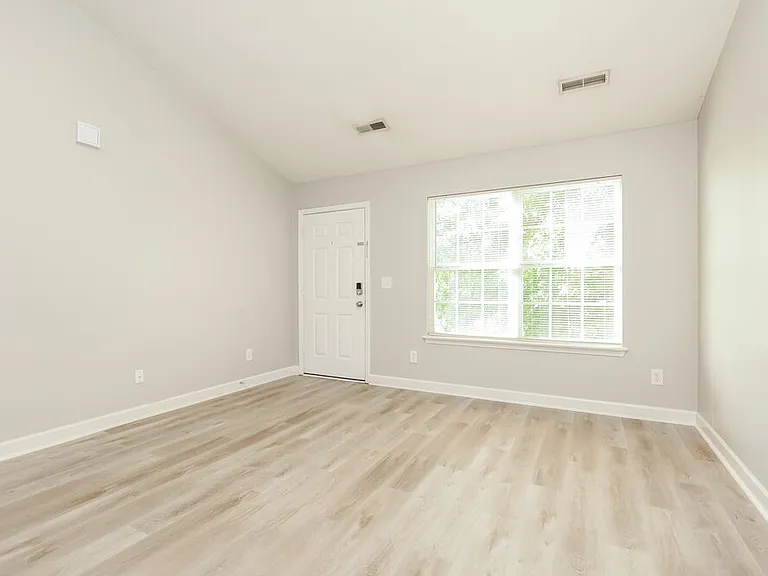 641 Belgium Dr — Photo 6