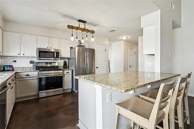 3001 Meadow Lake Dr E — Photo 6