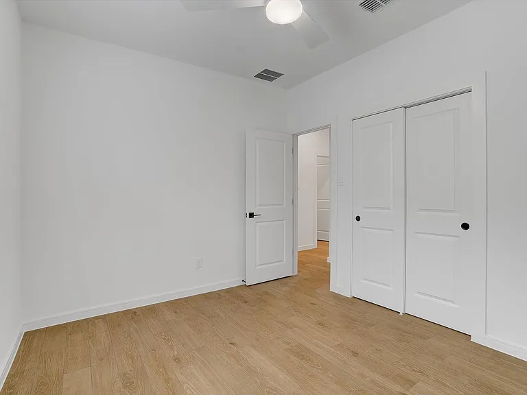 8438 Bay Ridge Cir — Photo 37