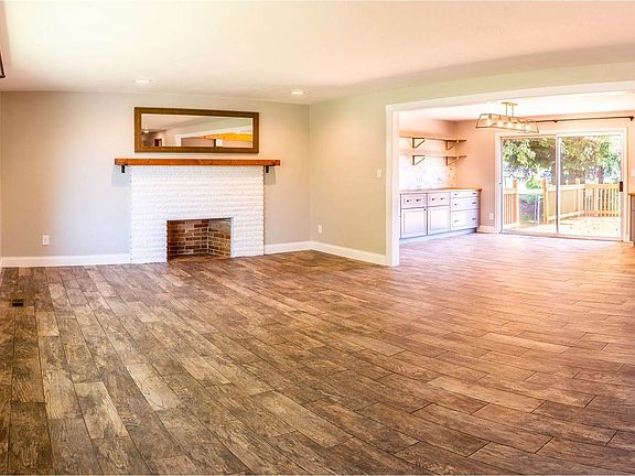 4th image of 15150 SE La Marquita Way