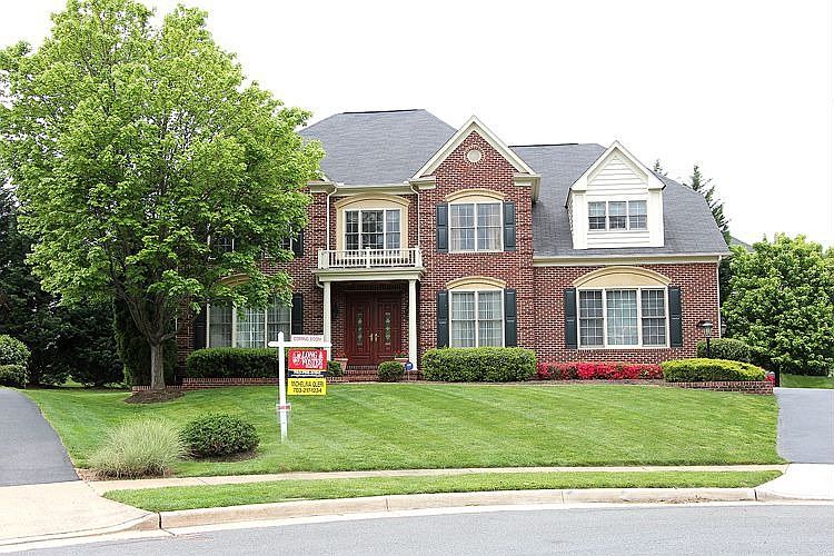 Welcome to 20465 Swan Creek!