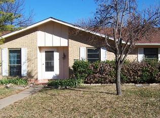 2906 Village Crest Cir, Garland, TX 75044