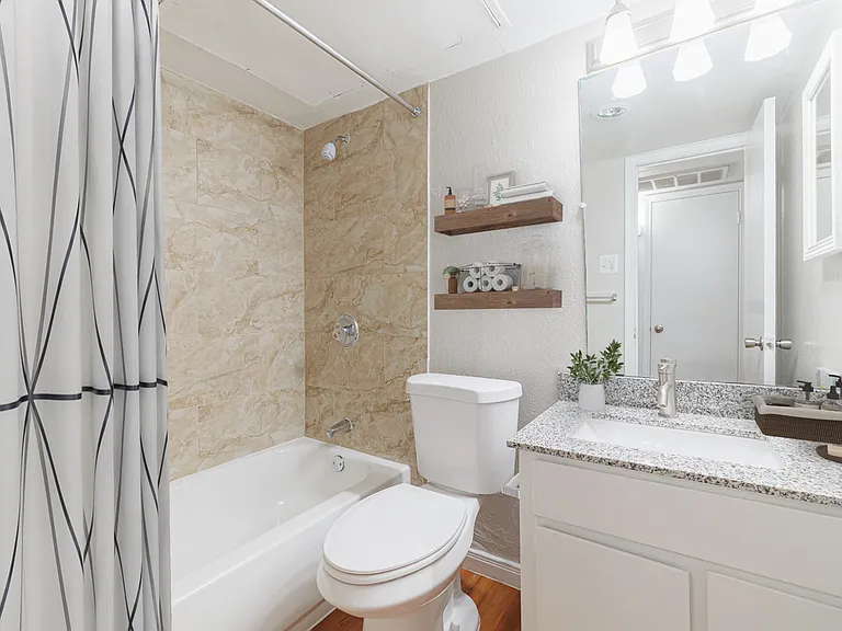VS Unit 01 Bathroom 01
