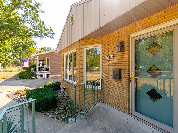 4th image of 2209 Grand Blvd