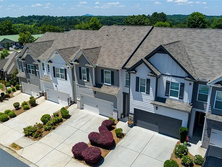 723 Woodstock Grove Dr — Photo 4