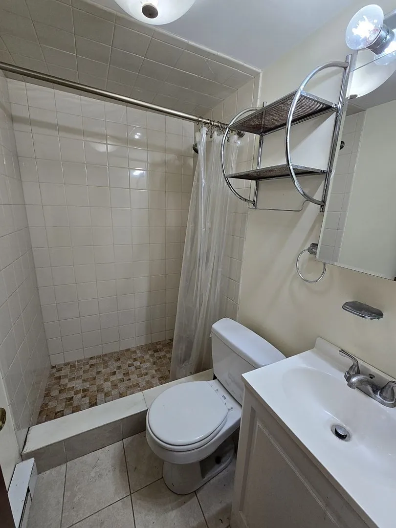 1 bed, 1.0 bath, 325 sqft, $1,950 — Photo 3