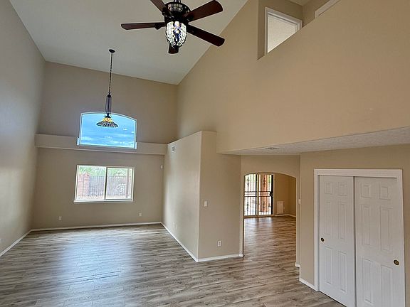 5th image of 3043 Zia St NE