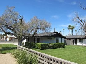 3948 E Earll Dr, Phoenix, AZ