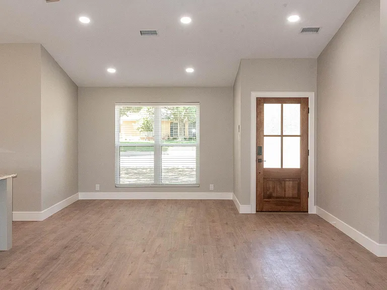 2601 Goddard Dr — Photo 11