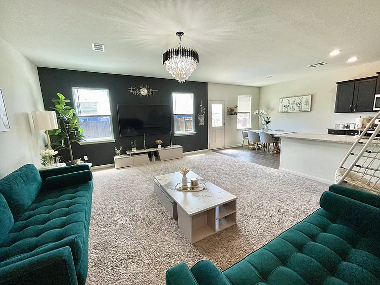 1327 Amy Dr — Photo 3