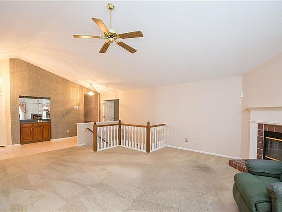 3rd image of 661 Fairfield Ln