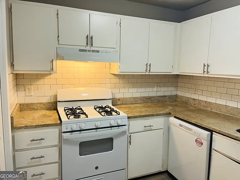 907 Silverwood Dr #907 — Photo 5