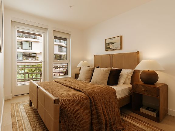 4th image of 501 Broadway #421