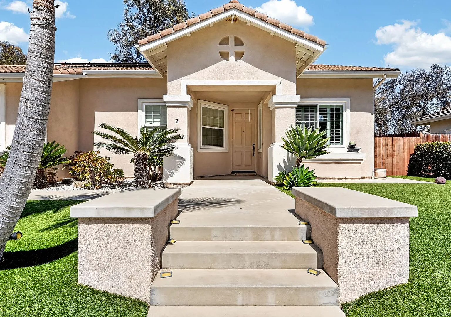 1528 Knoll Park Gln — Photo 1