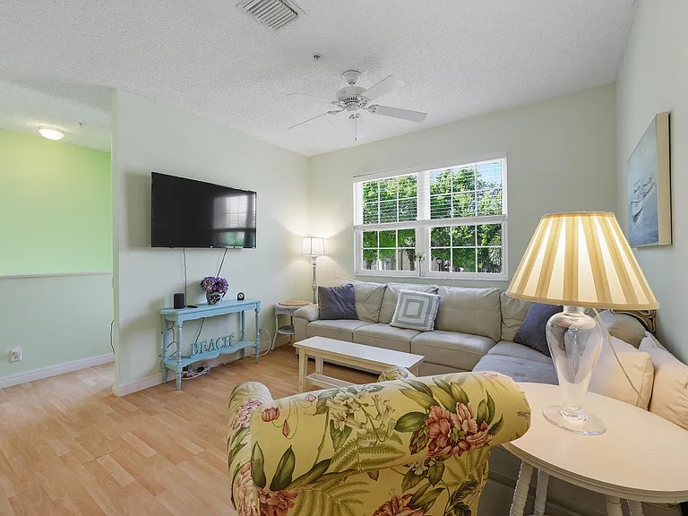 114 Lighthouse Cir #J — Photo 8