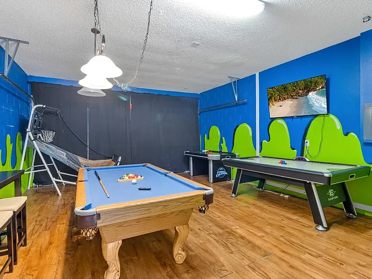 GAMEROOM NO PARKING