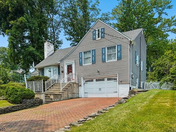 4th image of 25 Lake Dr West