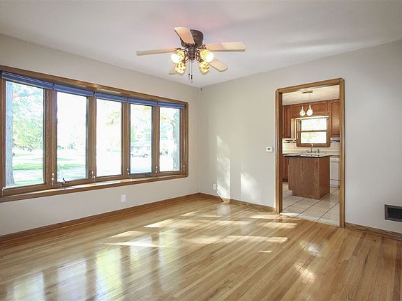 4th image of 1826 Pin Oak Dr