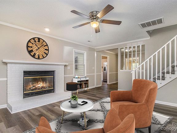 3rd image of 105 Beechfield Ct