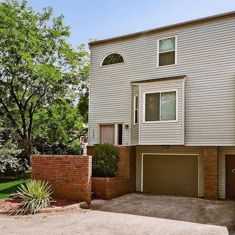 2 bed, 1.5 bath, 1194 sqft, $1,200 — Photo 2