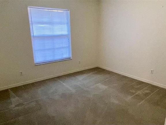 5th image of 602 Huron Pl