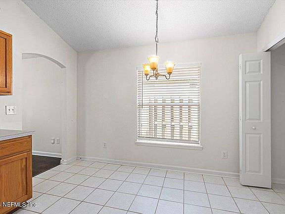 5th image of 1221 MACLAREN Street