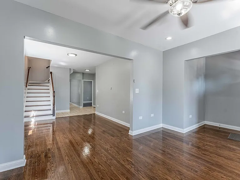 7008 S Oakley Ave — Photo 7