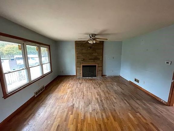 2nd image of 1504 Oak St