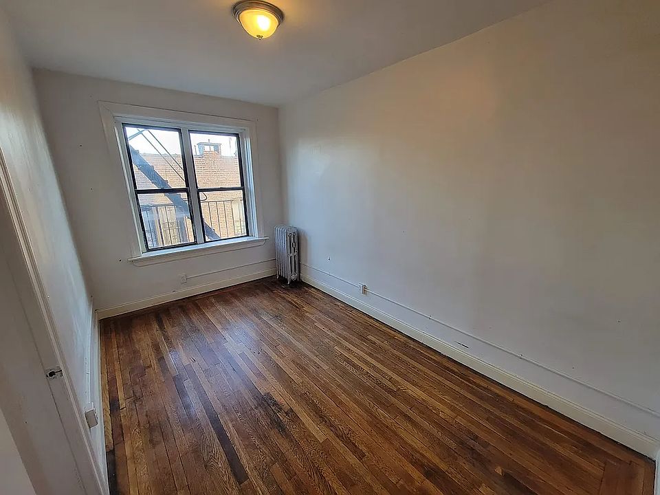2nd image of 75 Ellwood St #2S