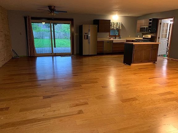 Entry way: Open floor plan
