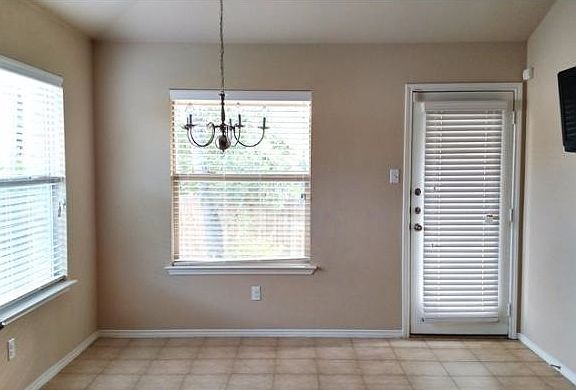 3rd image of 6906 Golden Oak Ln