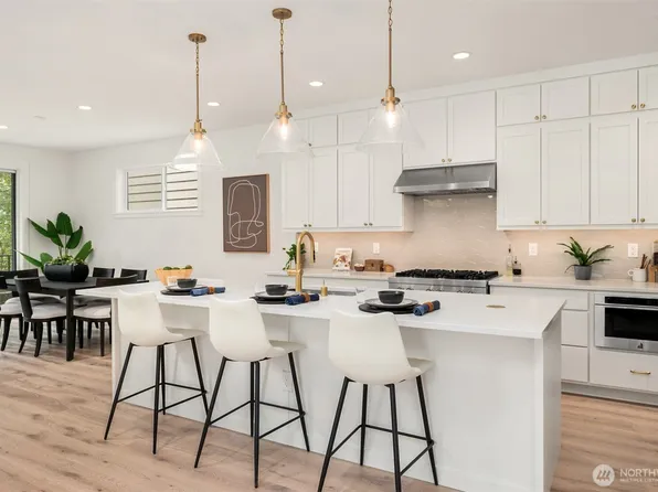 14833 HS#10 NE 2nd Court, Bellevue, WA 98007