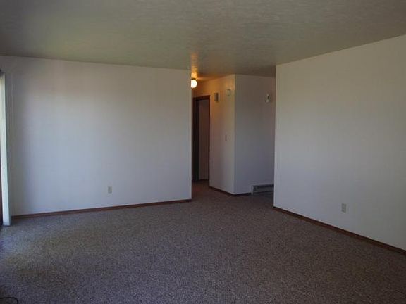 2nd image of 2212 E Foothills Dr APT 1