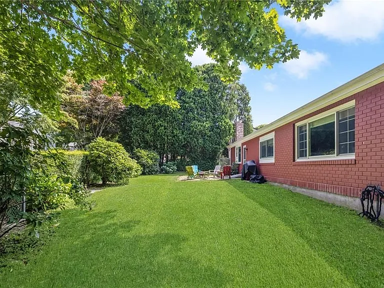 288 Green End Ave — Photo 38