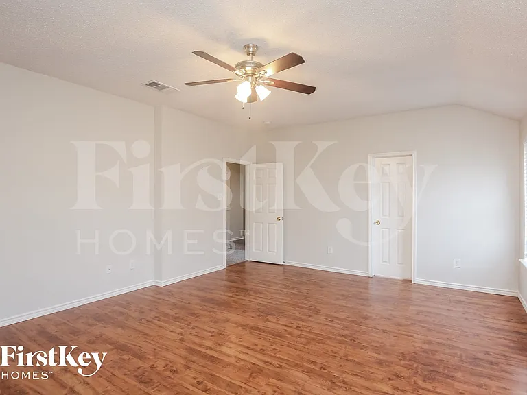 2124 Twin Creek Ln — Photo 7