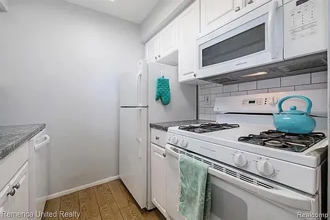 527 Longshore Dr #B — Photo 6