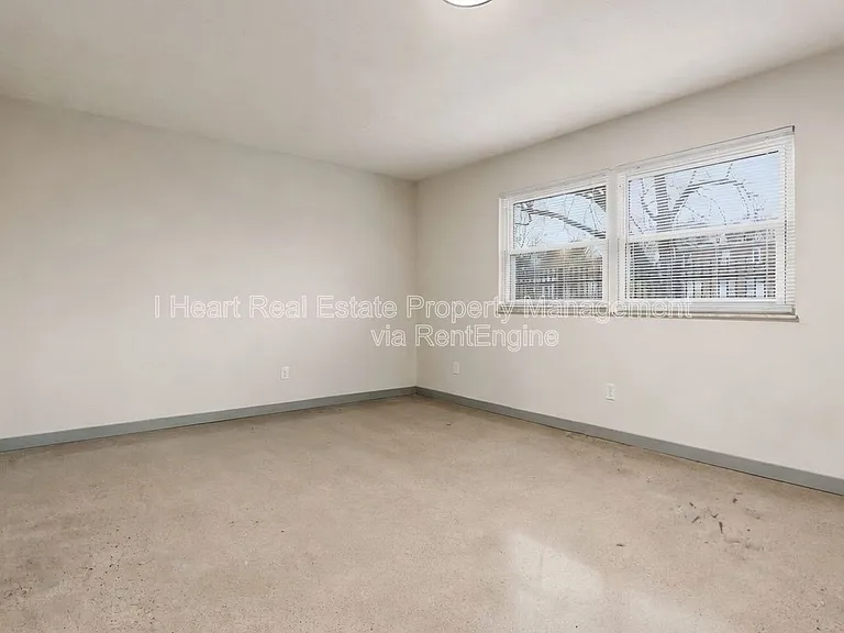 2085 W Broad St #209 — Photo 11