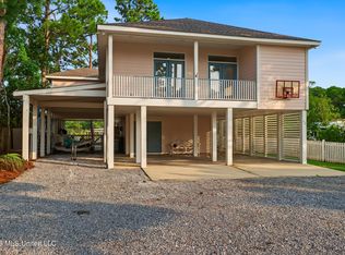 92 Elm Ln, Pass Christian, MS 39571