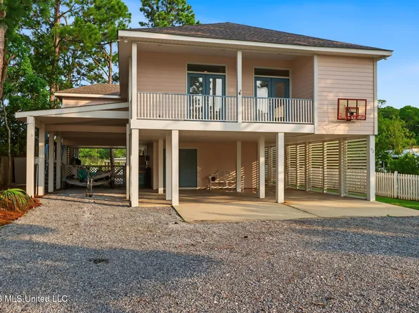 92 Elm Ln, Pass Christian, MS 39571