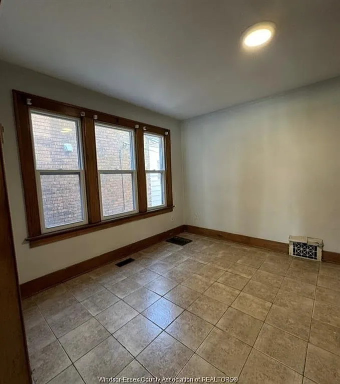7 bed, 2.5 bath, $2,800 — Photo 4