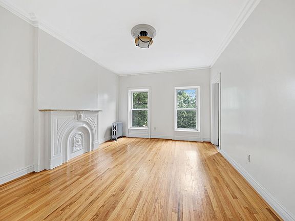 3rd image of 49 Jefferson Ave #3