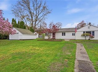 11 Cedar Dr, Bristol, RI 02809