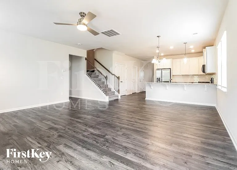 808 Birchcrest Way — Photo 4