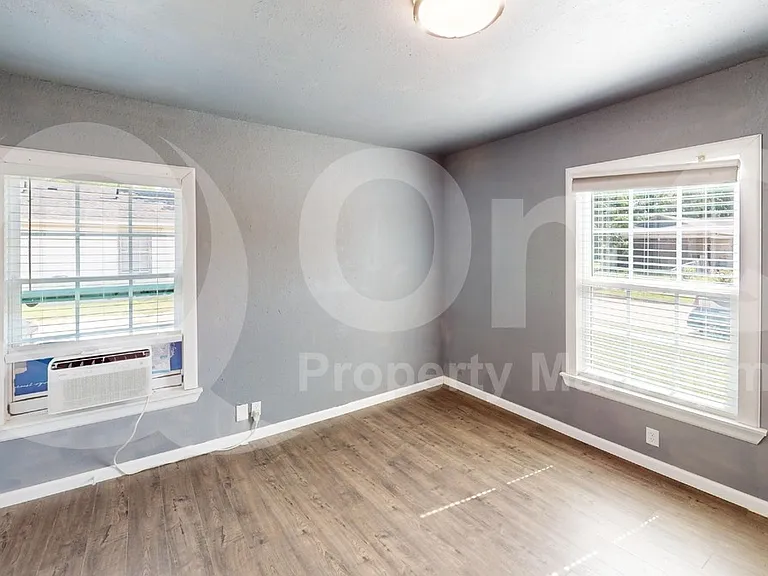 205 NE 22nd St — Photo 10