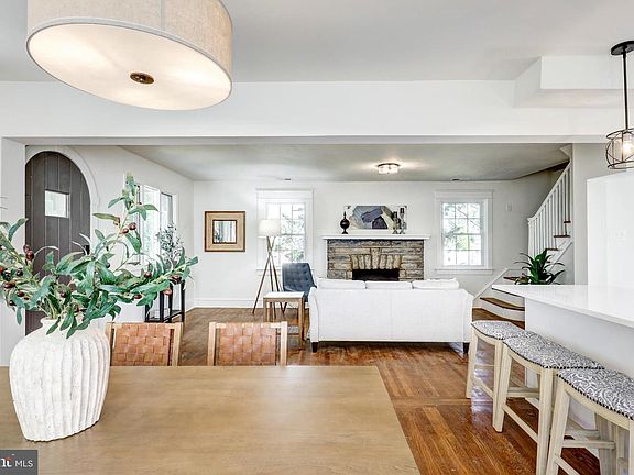 4th image of 225 Lynbrooke Rd