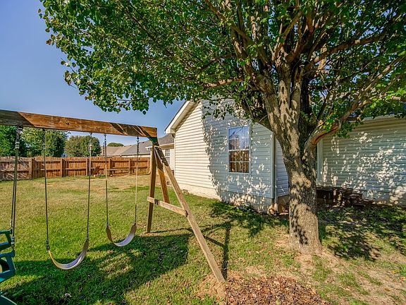 5th image of 1623 Locerbie Dr