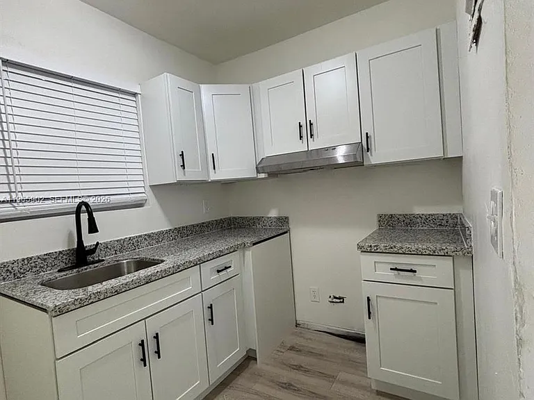 200 NW 13th St #5 — Photo 1