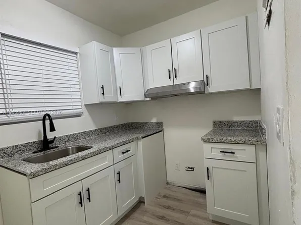 200 NW 13th St APT 5, Miami, FL 33136