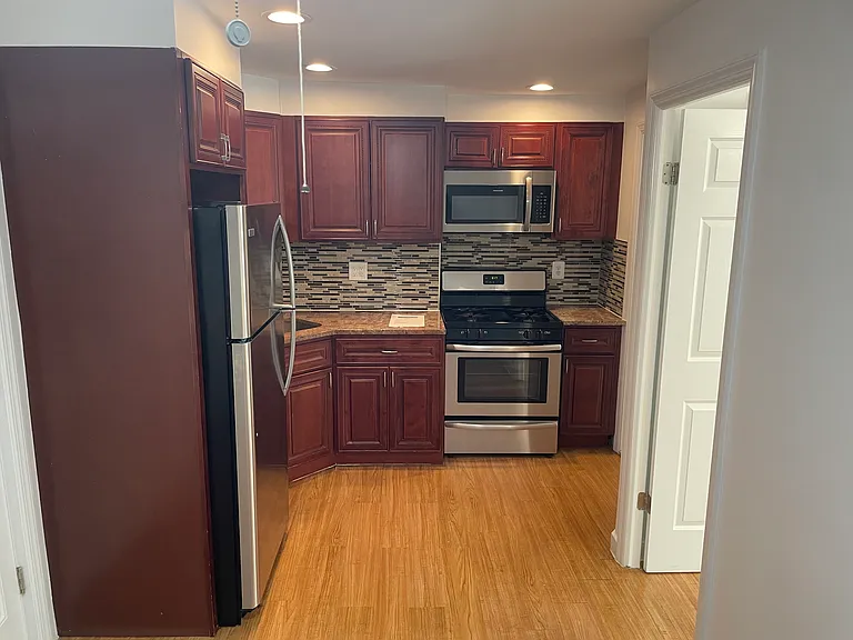 167 Glen Cove Ave #2H — Photo 6